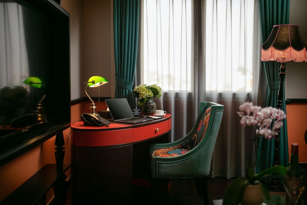 L Hotel du Lac Hanoi 41/49