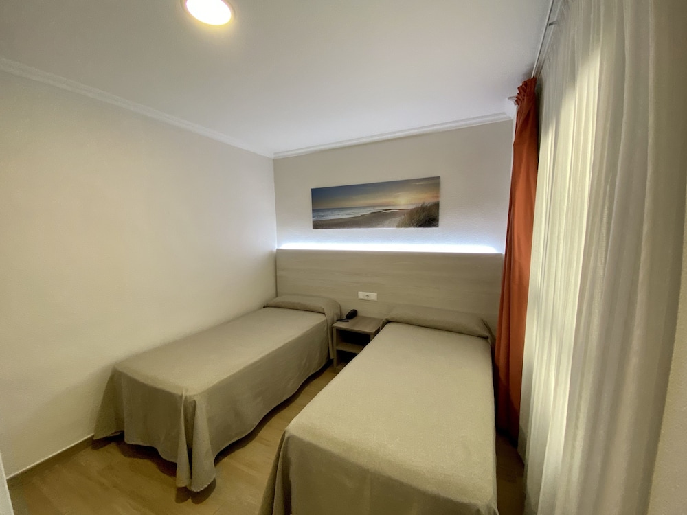 Hostal Pensimar 13/64
