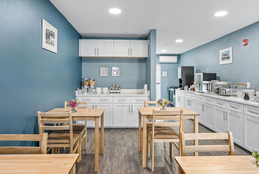 Baymont by Wyndham Ocala Suites 40/60