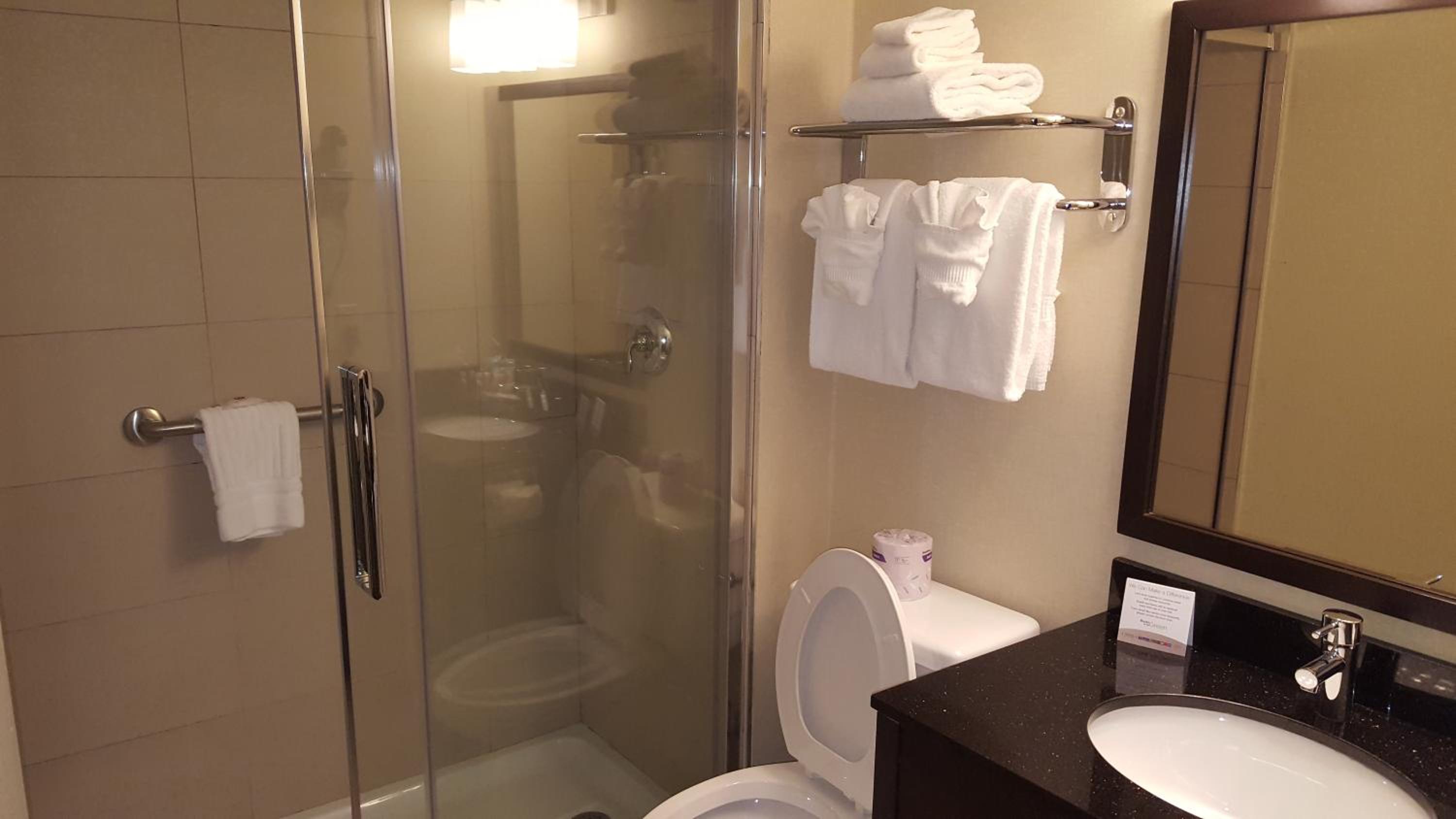 جناح تنفيذي بسرير كينج، Comfort Inn Fort Erie 2/4
