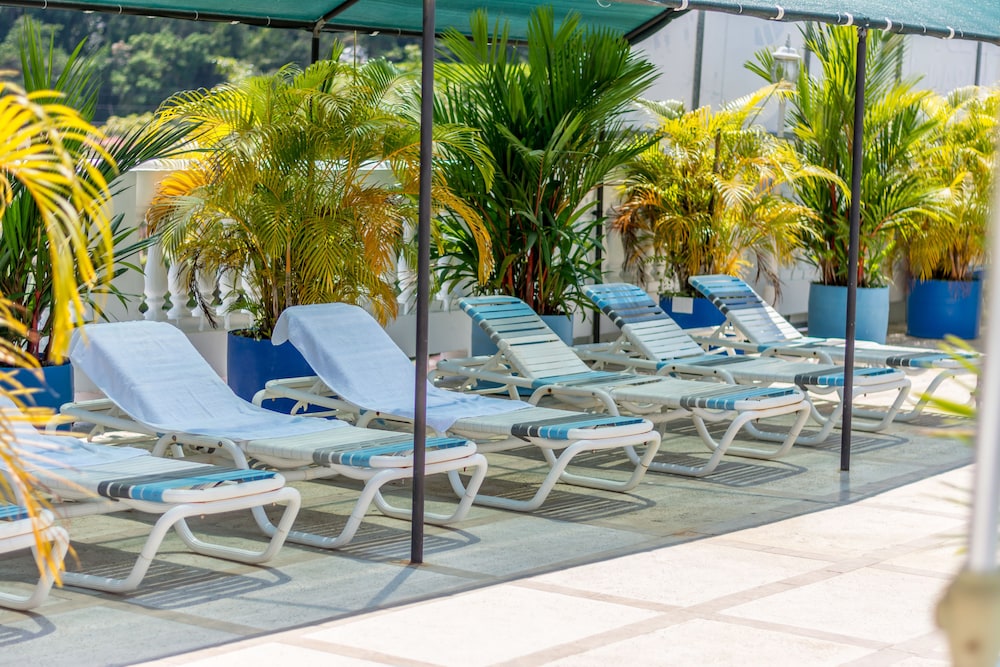 LE PRISS HOTEL 51/63