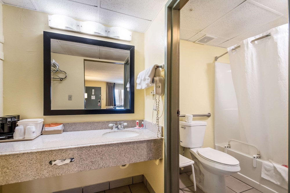 Econo Lodge Kearney - Liberty 11/31