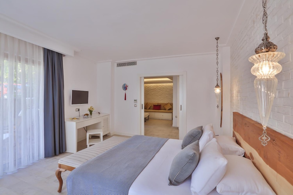 Arnna Hotel 16/67