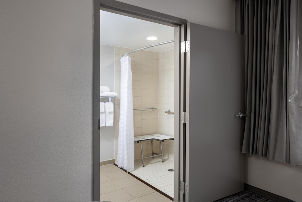Hyatt Place San Antonio Riverwalk 60/60