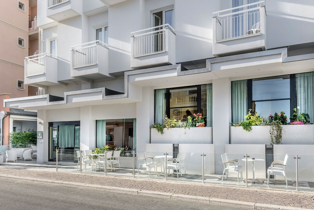 Hotel Mirabel 4/33