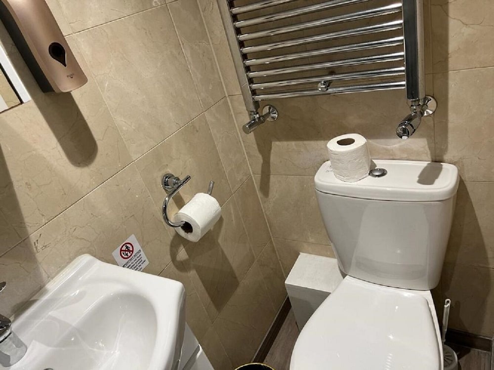 HYDE PARK SUITES 55/55