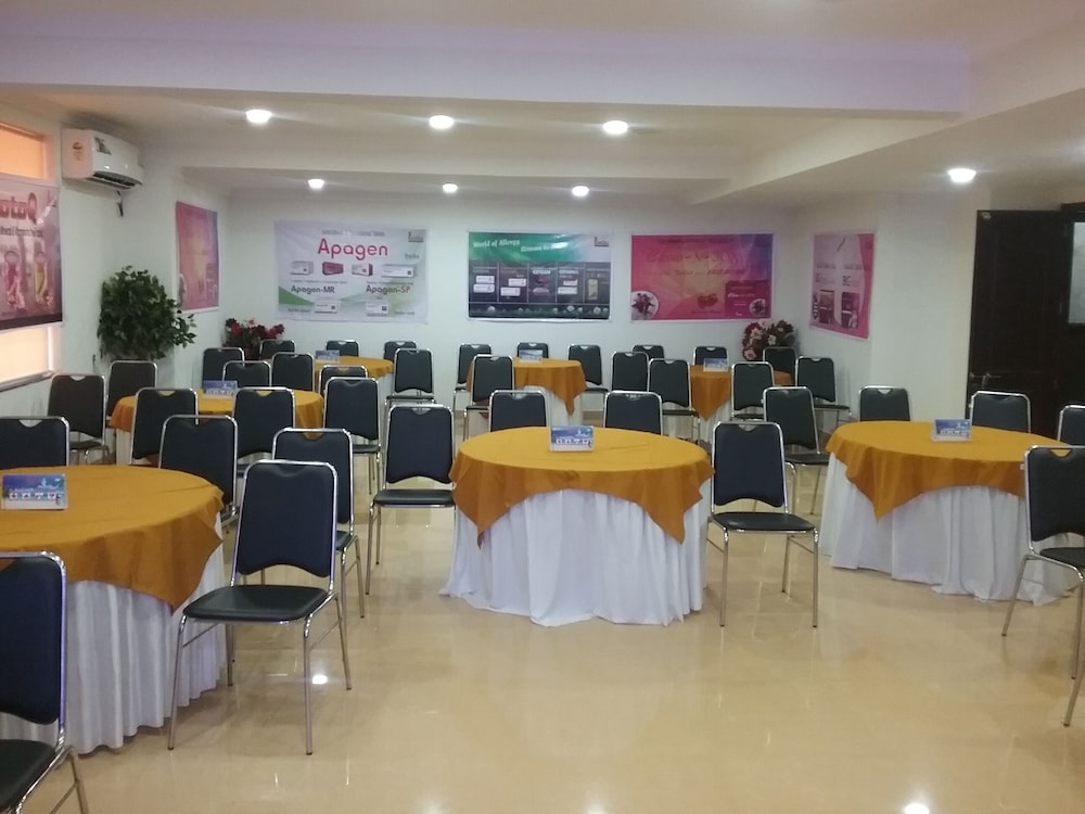 Rendezvous Beach Resort 33/46