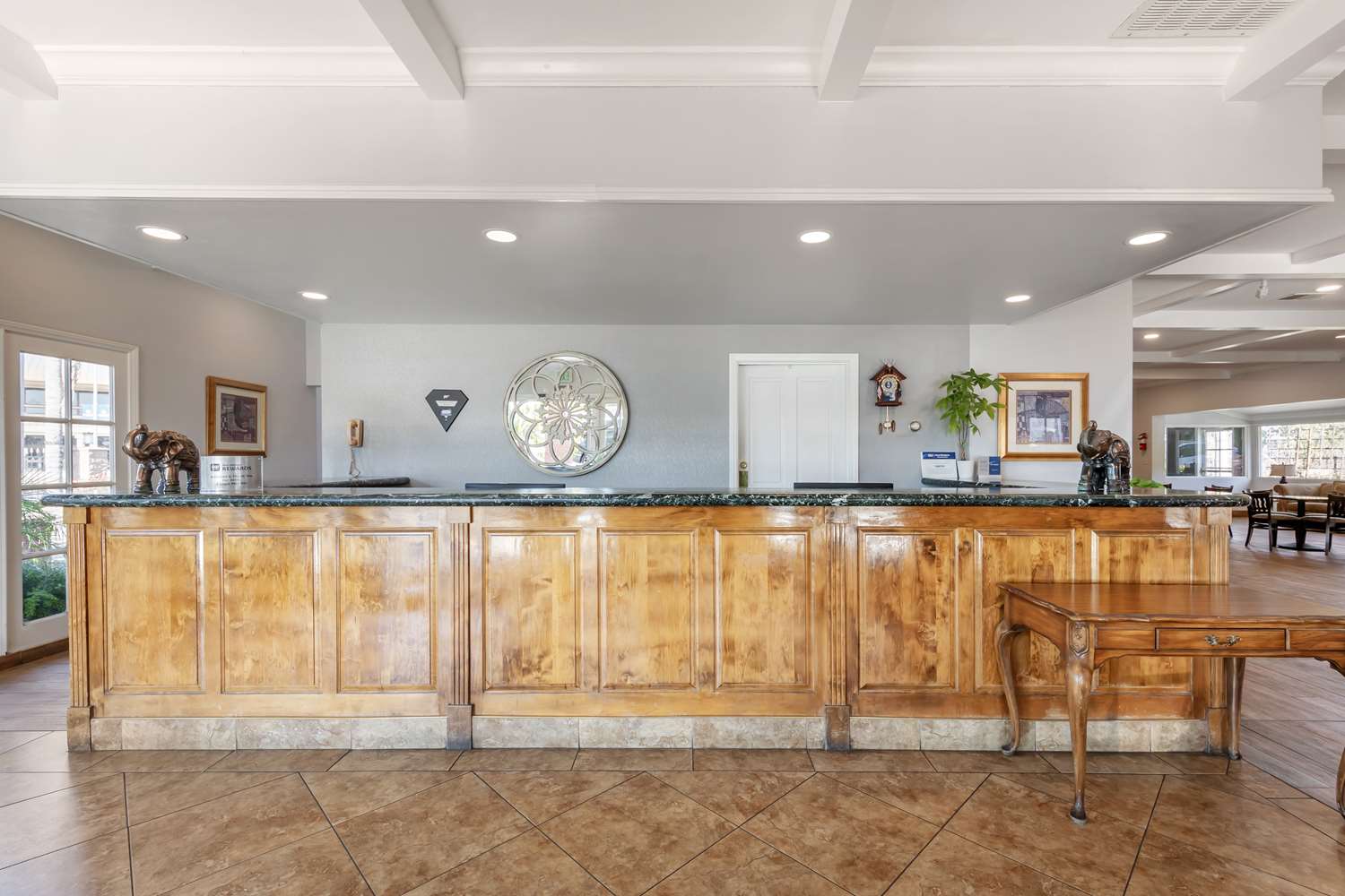 Lobby at Best Western Plus Hill House, BAKERSFIELD - CA