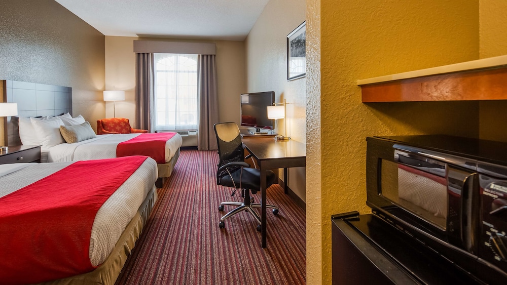 Best Western Plus Bradbury Inn & Suites 16/39
