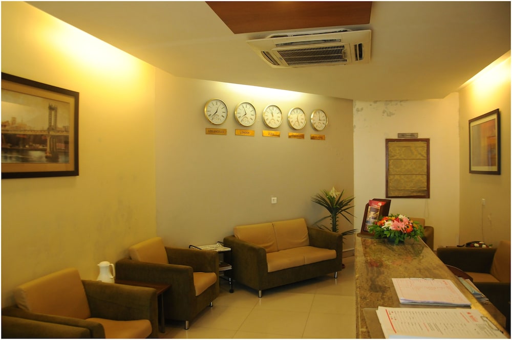 HOTEL MADHAV 24/34