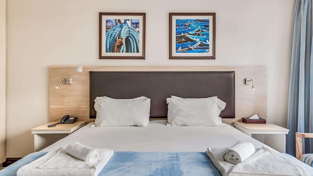 BLUE MARLIN HOTEL 23/84