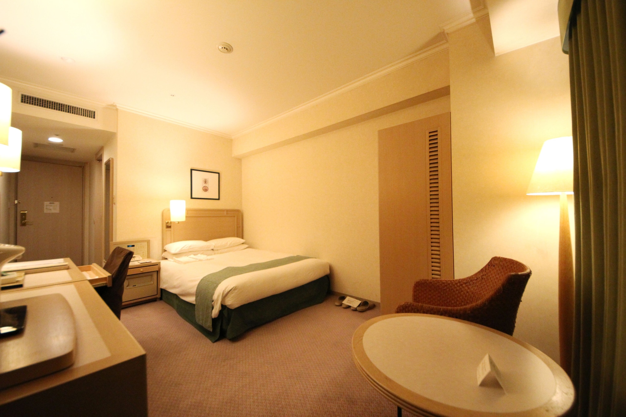 ROOM, SINGLE