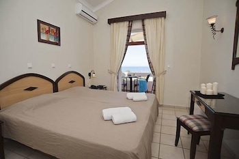 1 BEDROOM, ROOF GARDEN, SUITE, DOUBLE AND TWIN BEDS, SEA VIEW