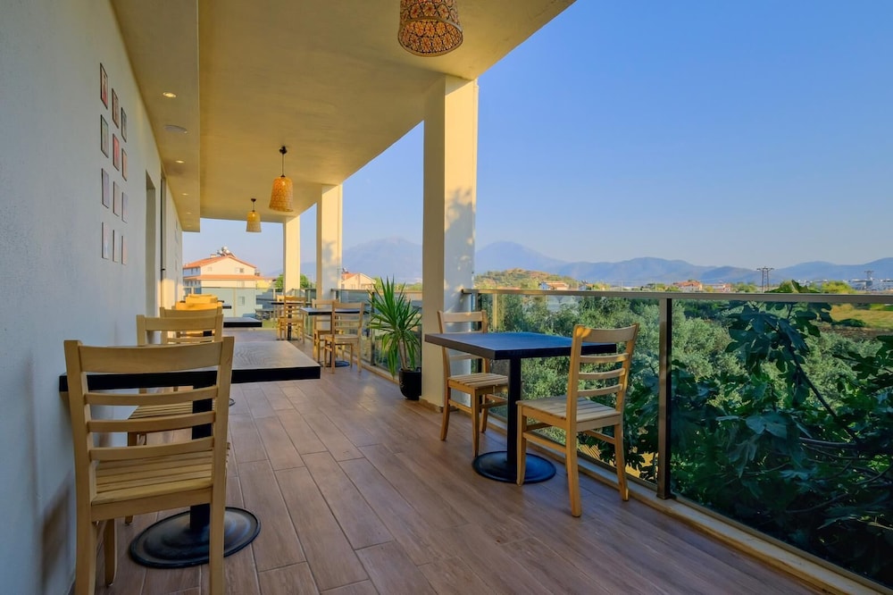 Ciello Suites Hotel 10/24