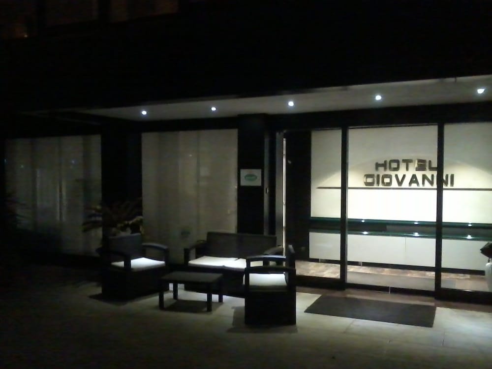 Hotel Giovanni 12/19