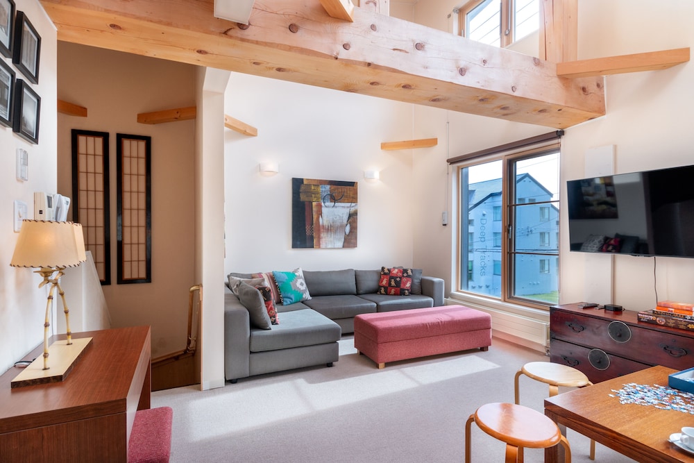 Gondola Chalets 22/36