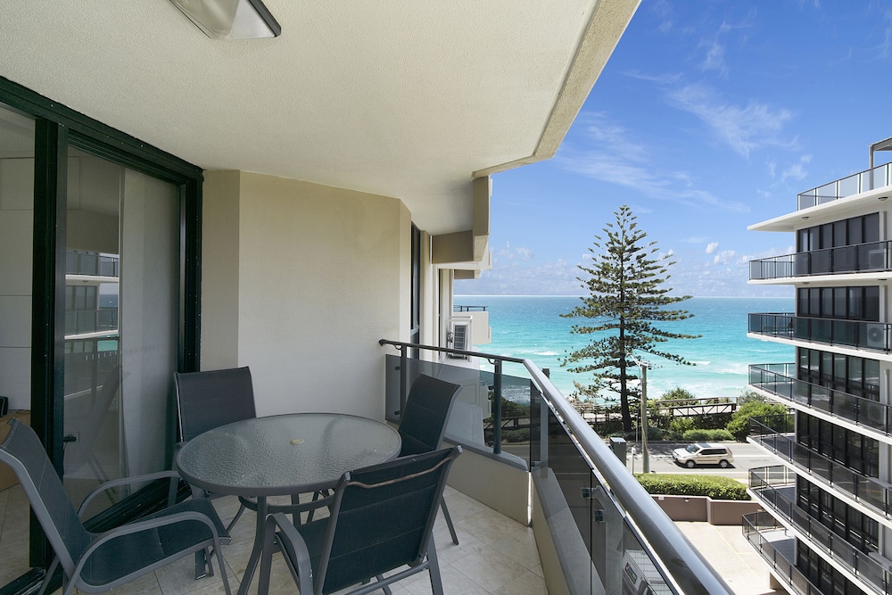 Clubb Coolum Beach Resort 56/65