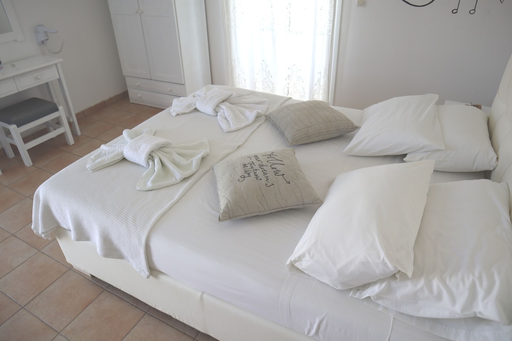 DELUXE, STUDIO, SUITE, SEA VIEW