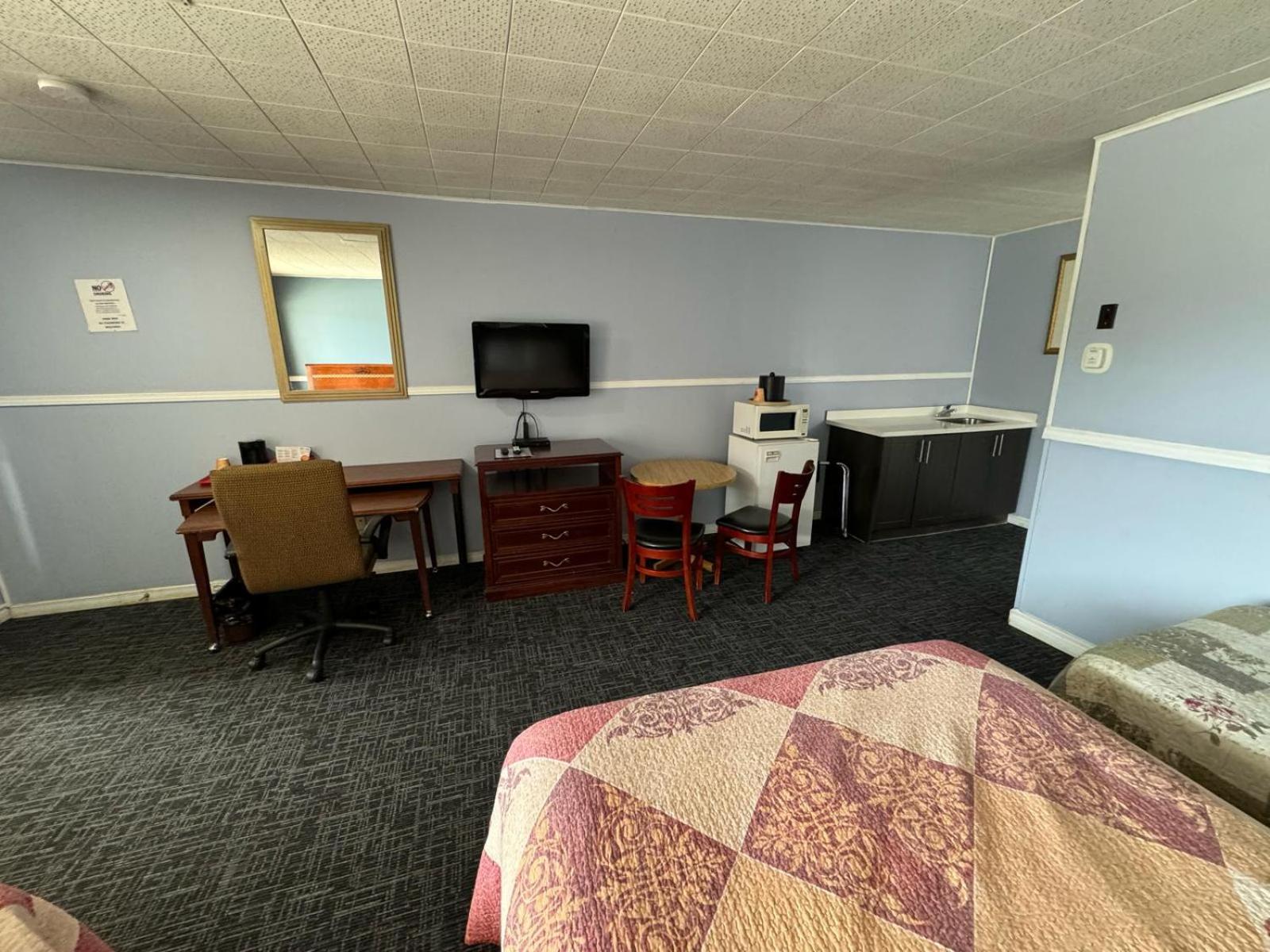 Suite, 1 Single and 2 Double Beds, Kitchenette