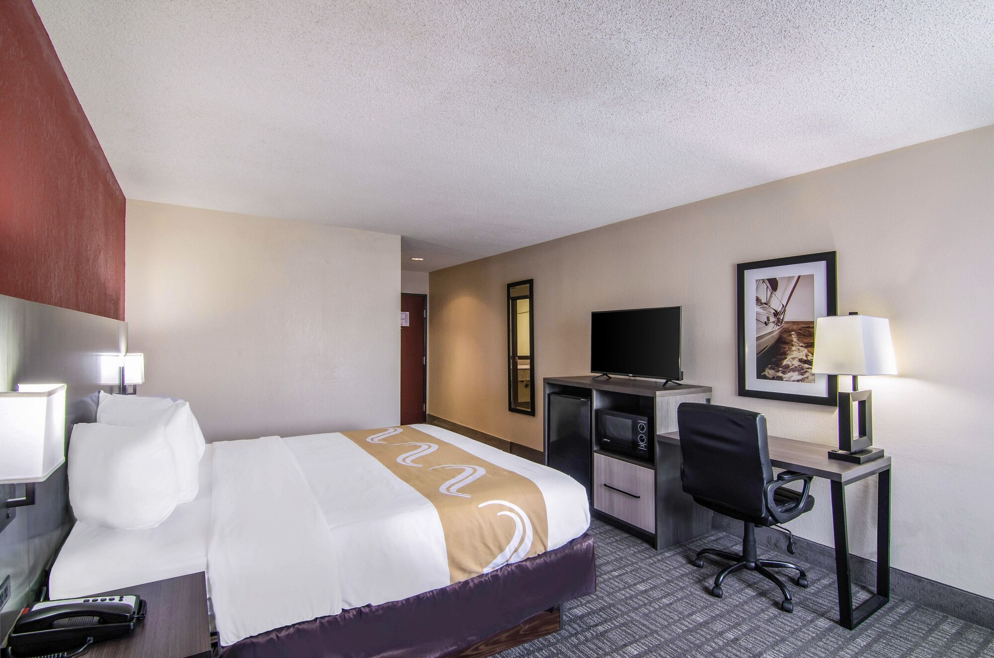 Standard, King Bed, Smoking 2/4