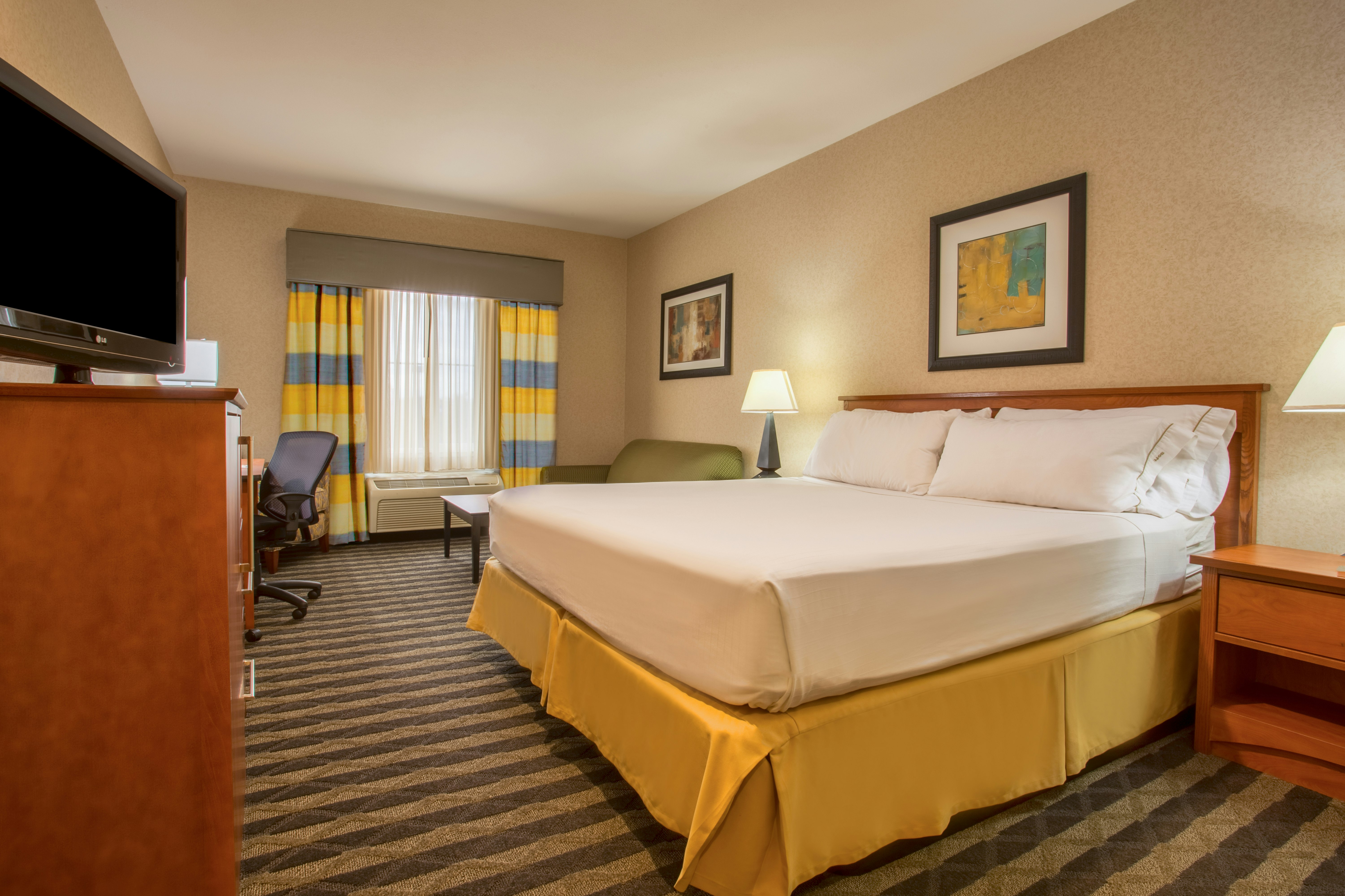 Holiday Inn Express Hotel and Suites Manteca City Center 18/76