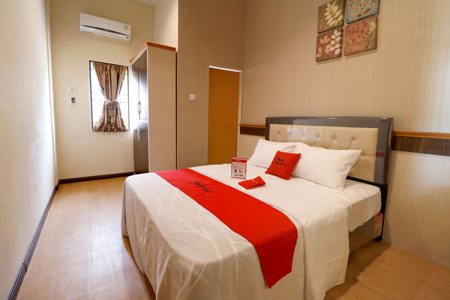 RedDoorz Plus near Universitas Sumatera Utara (RedDoorz - Natio Hotel) 4/21