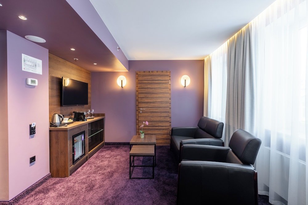 Avalon Hotel and Conferences 43/63