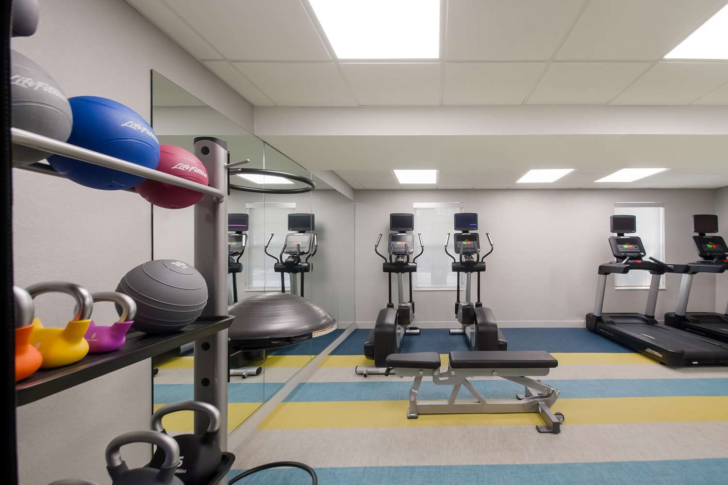 Sonesta Simply Suites Falls Church 4/18