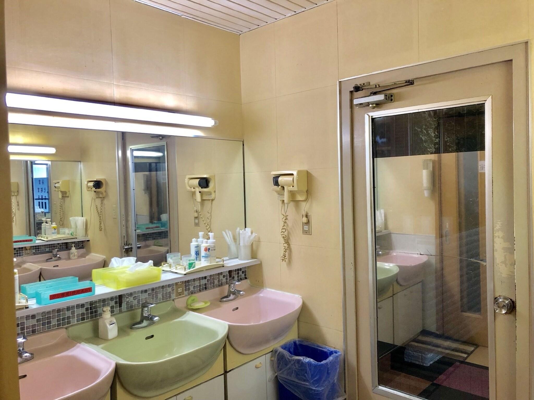 Female Dorm, Female Only