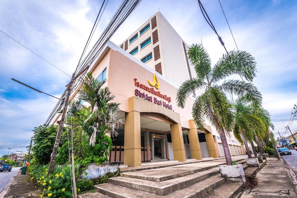 Sinkiat Buri Hotel 6/67