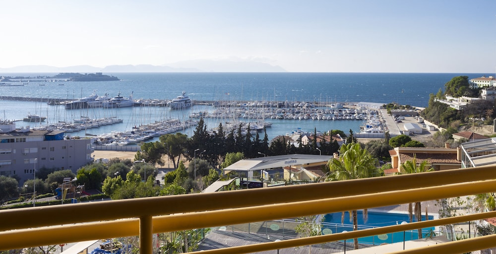 Suhan Seaport Hotel 36/42