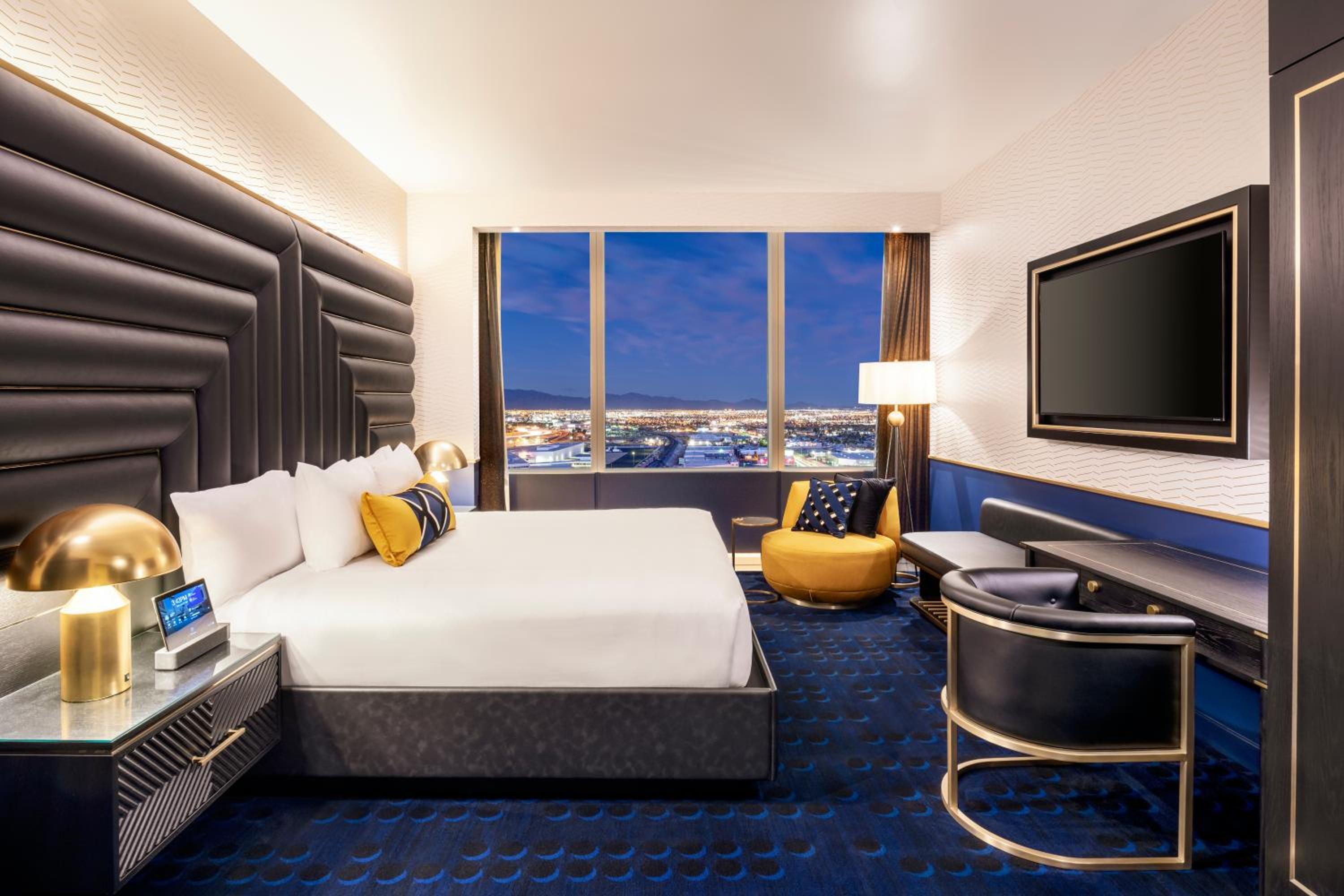 CIRCA, SUITE