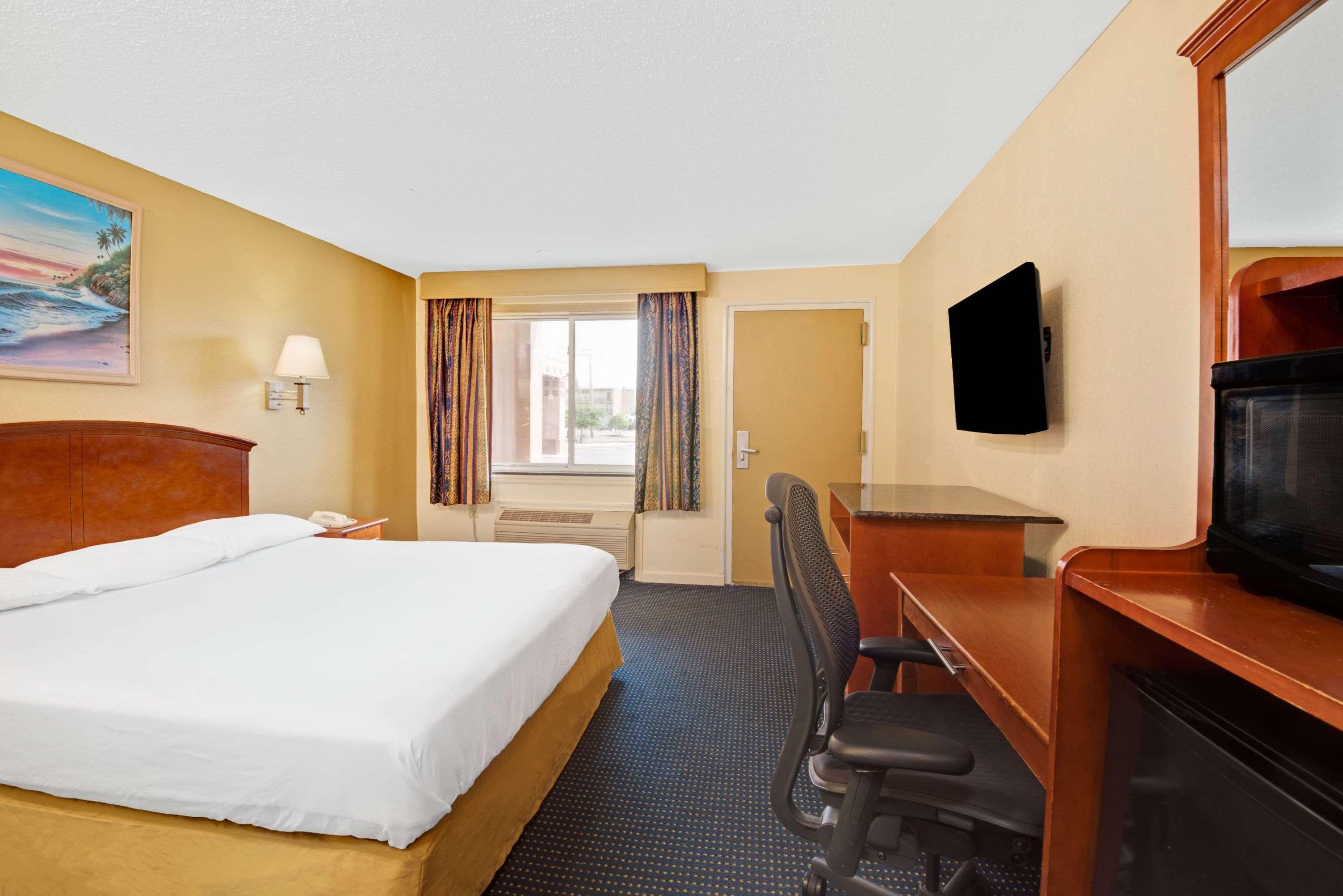 Super 8 By Wyndham Milford/New Haven 20/27
