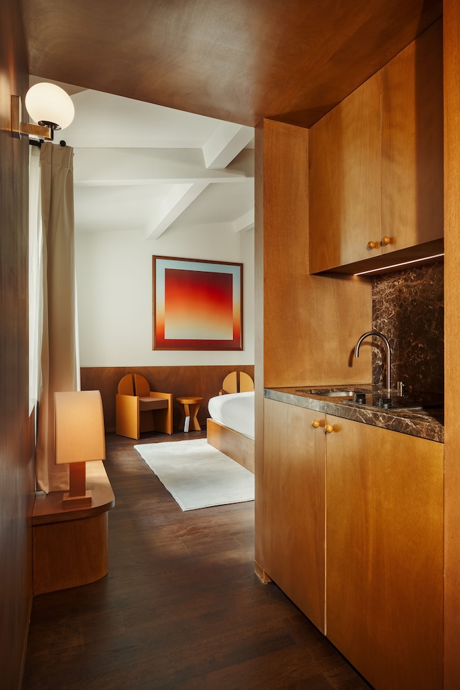 Edgar Suites Bouchardon 8/28