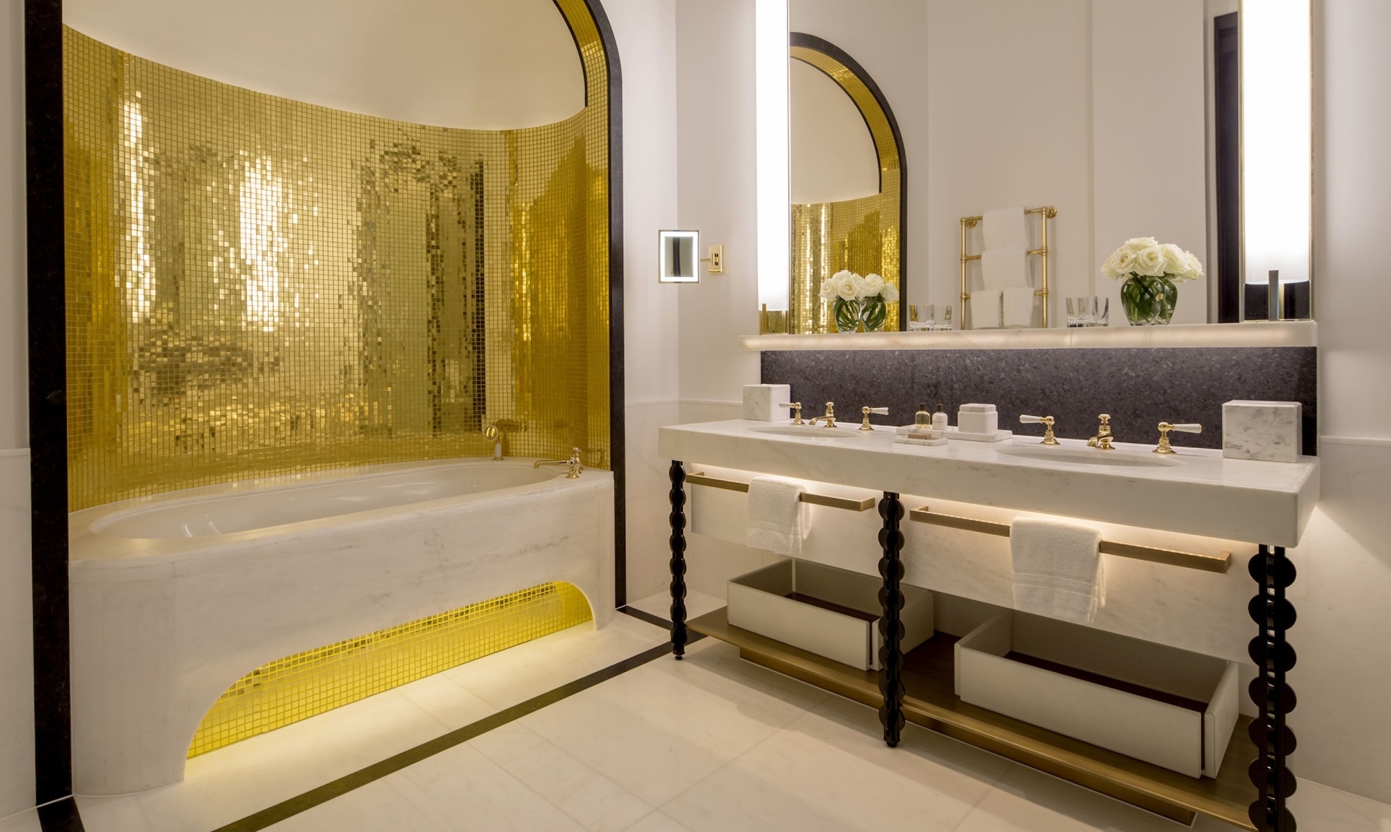 HERITAGE, SUITE, KING BED