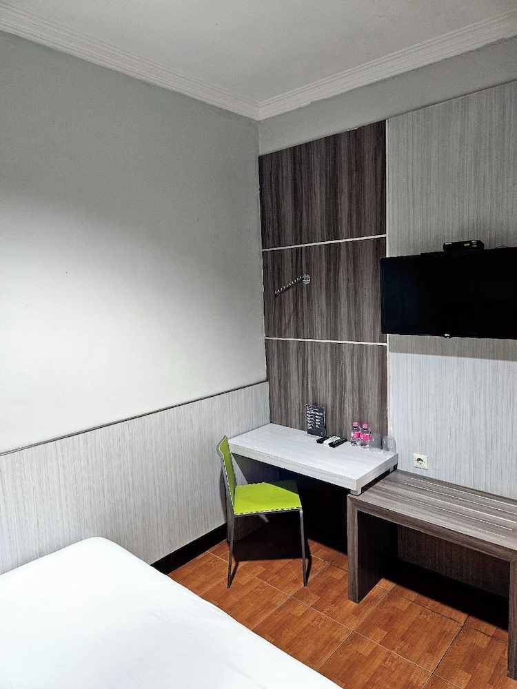 Airlangga Hotel 42/62