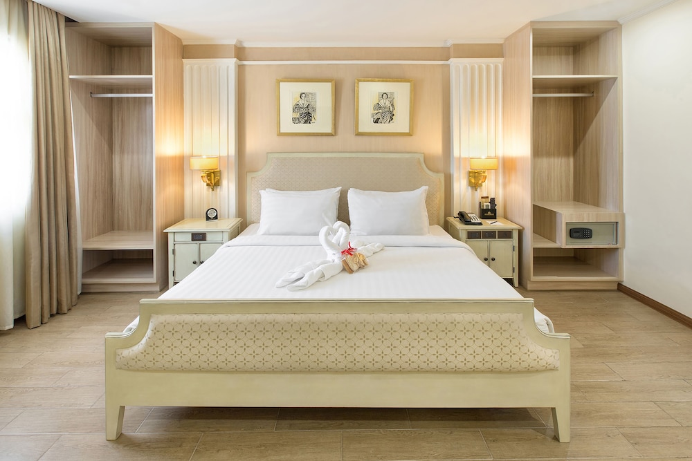 Golden Prince Hotel And Suites 7/50