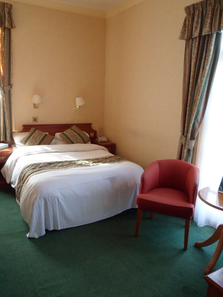 Three Queens Hotel 15/50