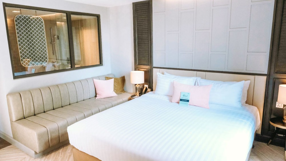 The Quarter Ploenchit by UHG 20/50