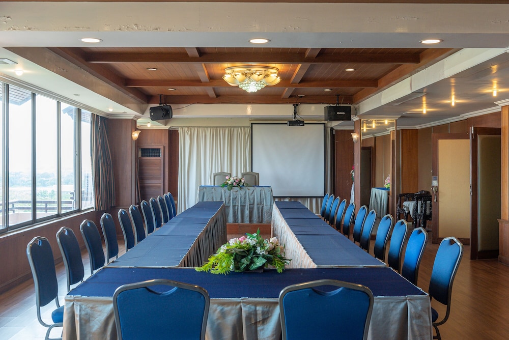 Nonthaburi Palace Hotel 63/66