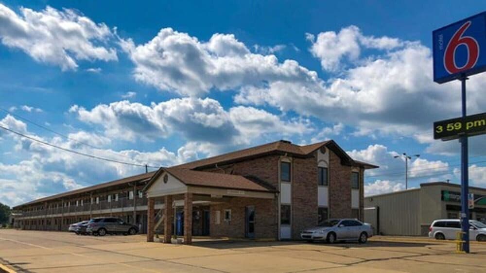 Motel6 Dyersburg, TN 39/50