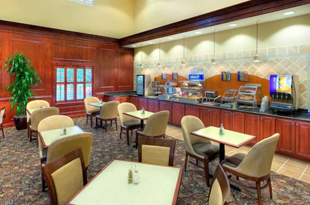 Holiday Inn Express & Suites Charleston - Mount Pleasant 31/37