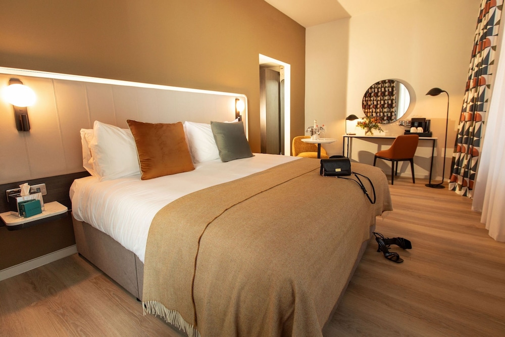 CLUB, DOUBLE BED