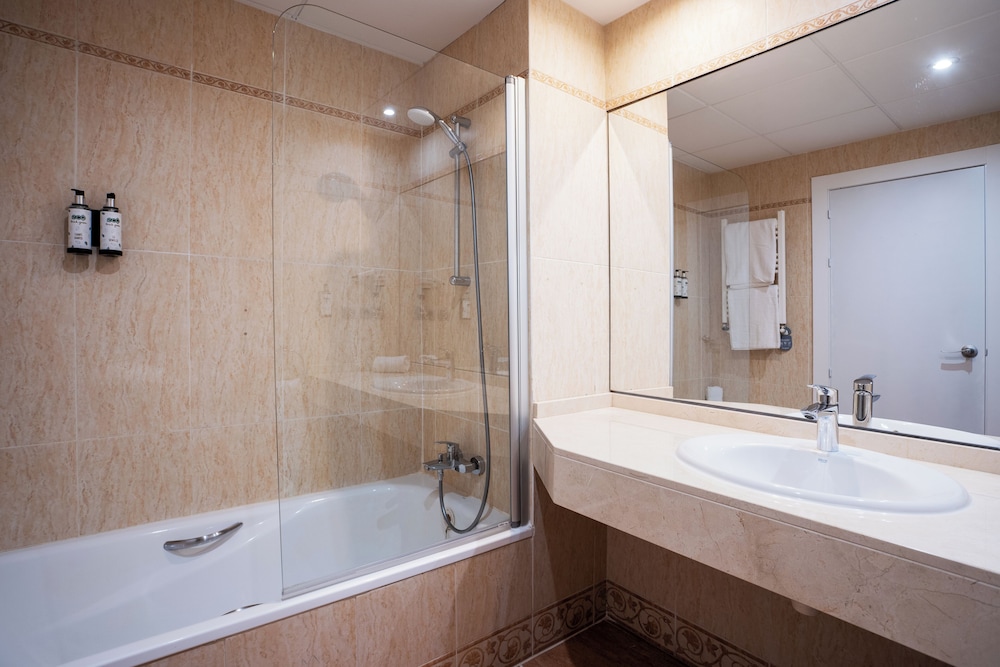 Hotel Piramide Salou 50/50