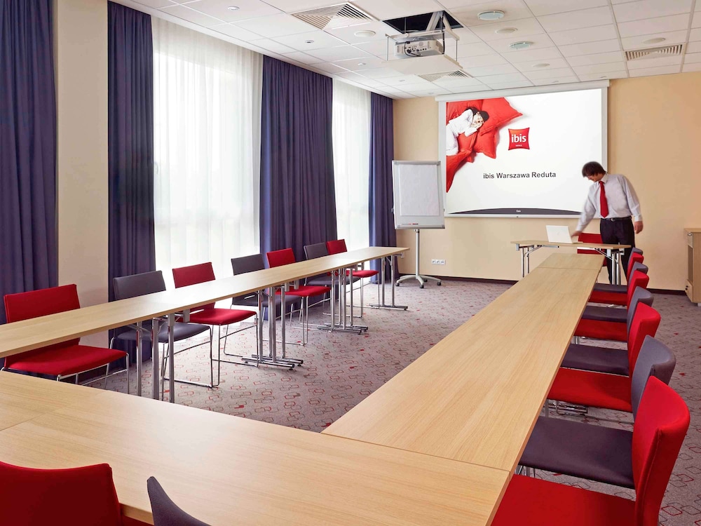 Ibis Warszawa Reduta 51/55
