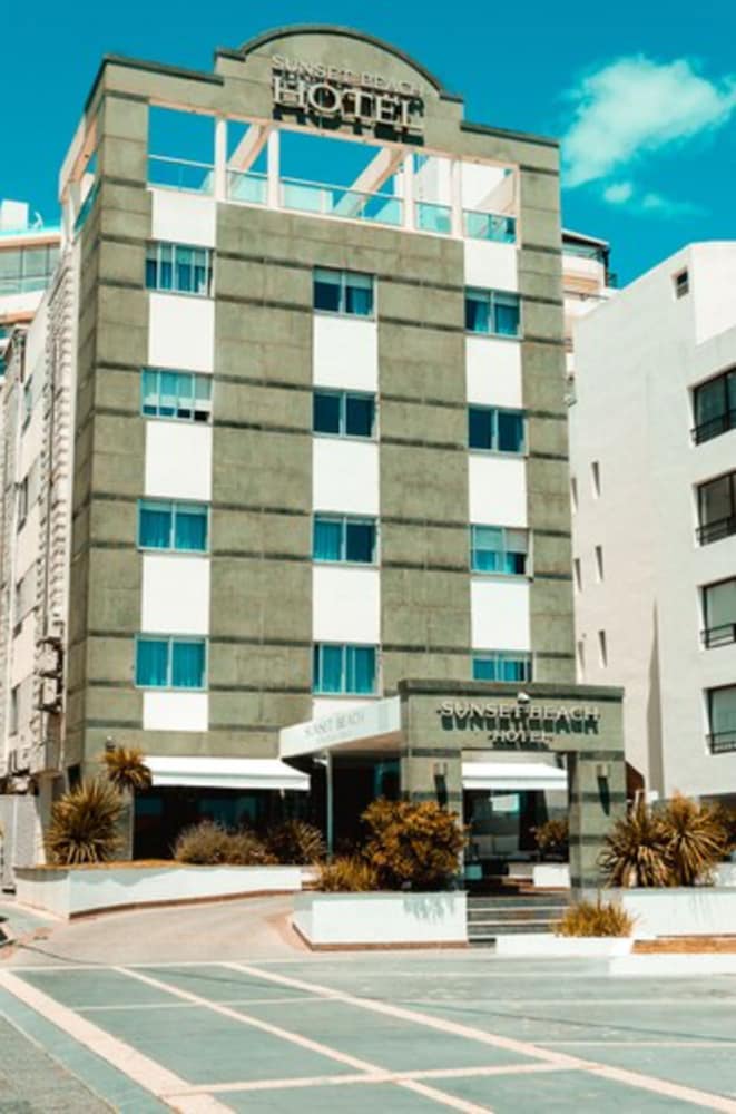 Sunset Beach Hotel 6/68