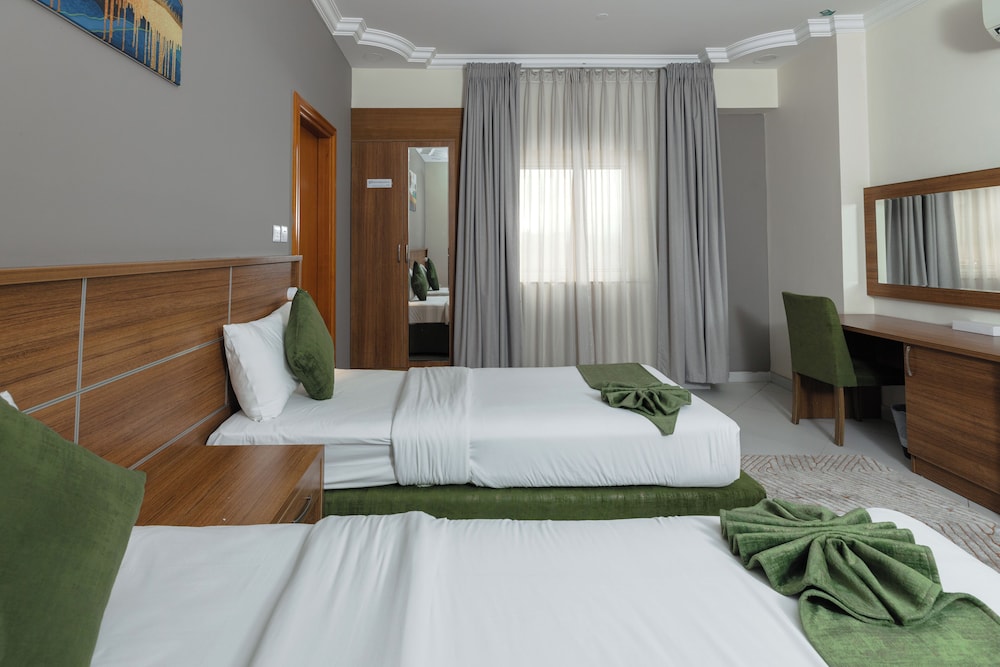 ROOM, TWIN BEDS