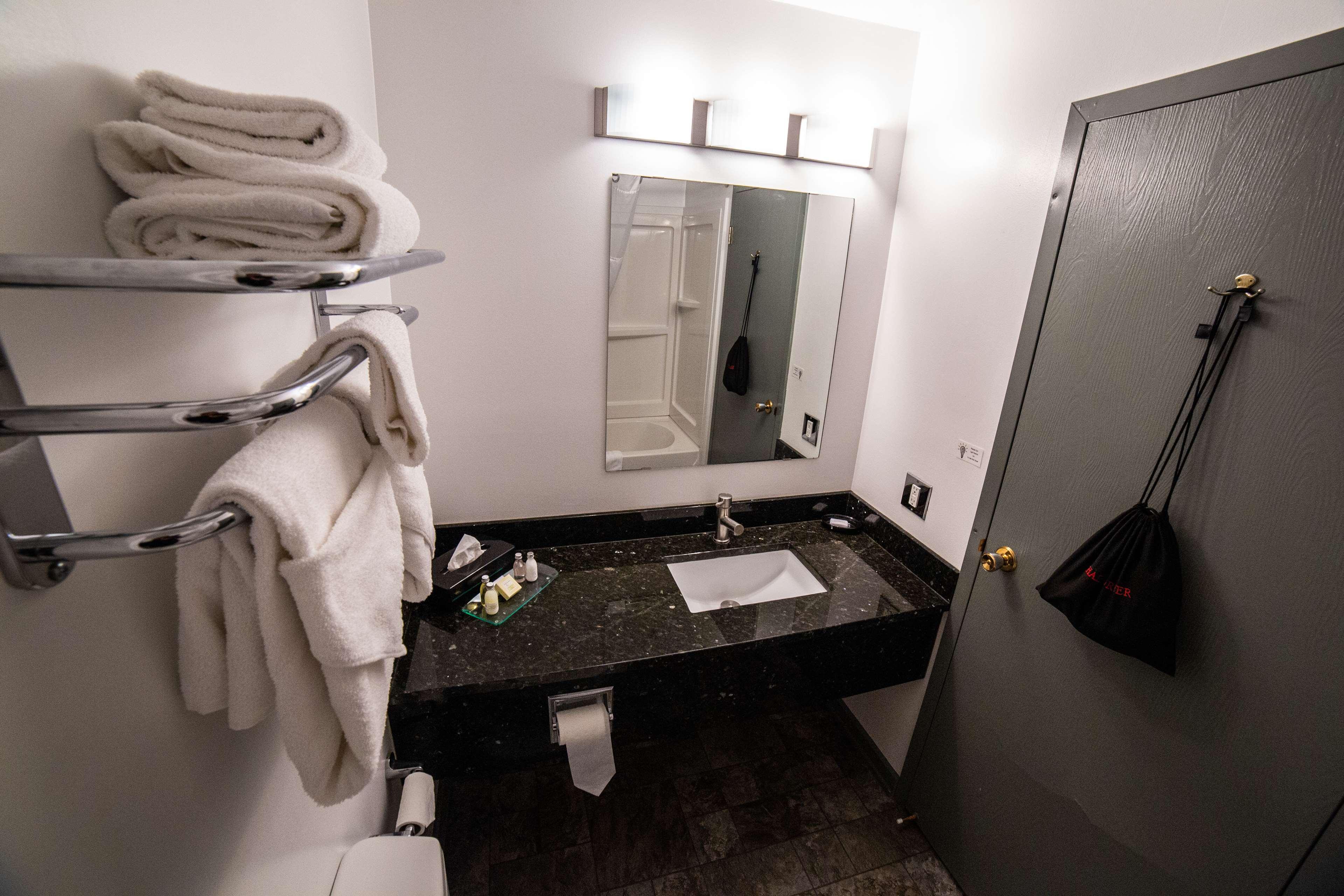Standard, King Bed, Prestige Hudson Bay Lodge & Conference Centre, WorldHotels 5/5