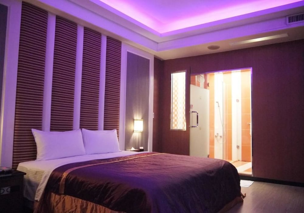 DELUXE, SUITE