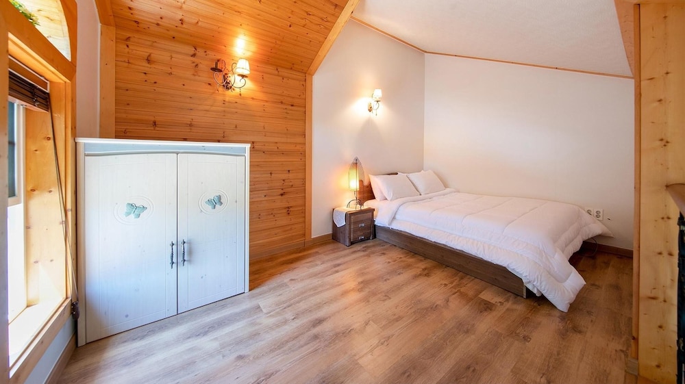 Hongcheon Lime Orange Pension 10/49